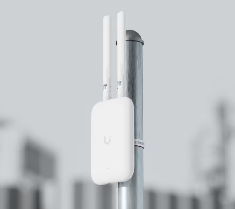 Ubiquiti UniFi Swiss Army Knife Ultra pole-mounted outdoors with dual upright omni antennas