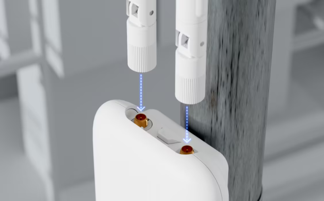 Ubiquiti UACC-UK-Ultra-Omni-Antenna-AO pair aligning with the Swiss Army Knife Ultra antenna ports