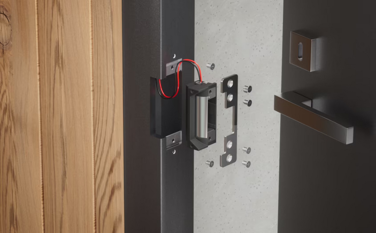 Ubiquiti UACC-Lock-Strike-Secure-15mm UniFi Standard Fail-Secure Strike Lock exploded installation view with wiring, short front plate, mounting brackets and screws for a metal door frame.