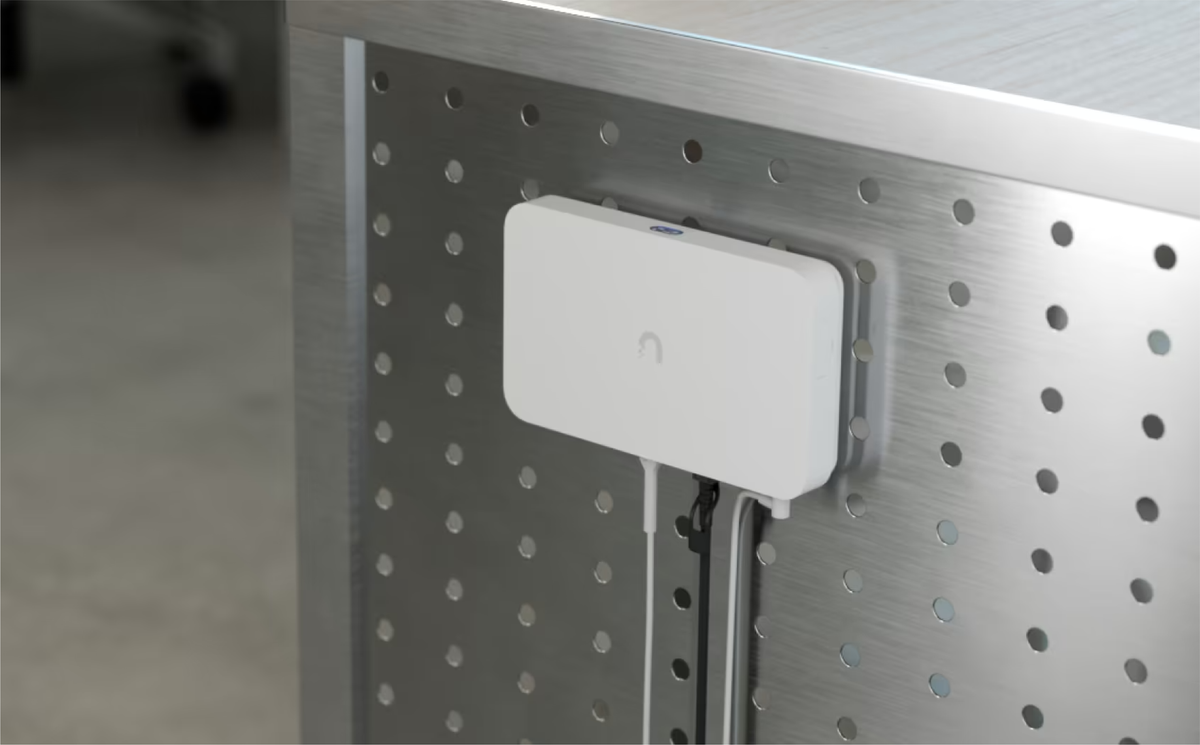 Ubiquiti UACC-FM-23cm UniFi 23cm Floating Mount